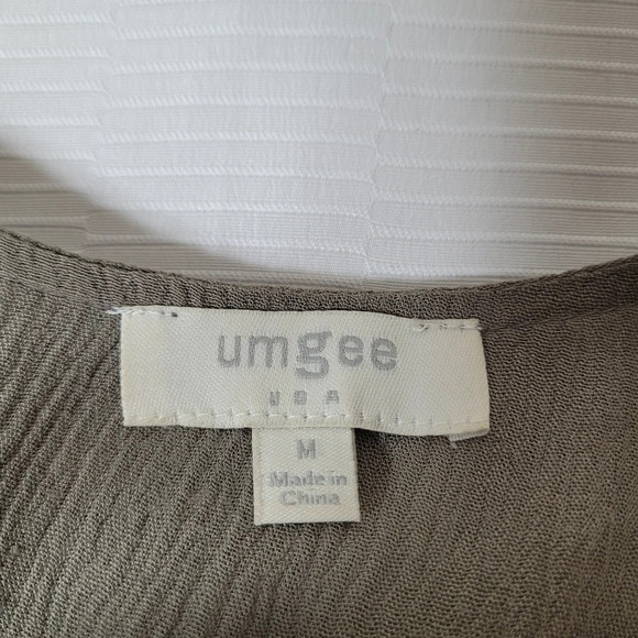 Umgee Taupe and Tasseled Hankerchief Dress sz M - Picture 3 of 8